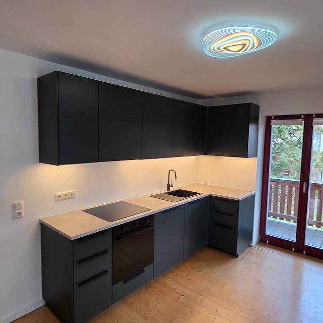 Montierte anthrazitfarbene L-Küche – KR Dienstleistungen Referenz